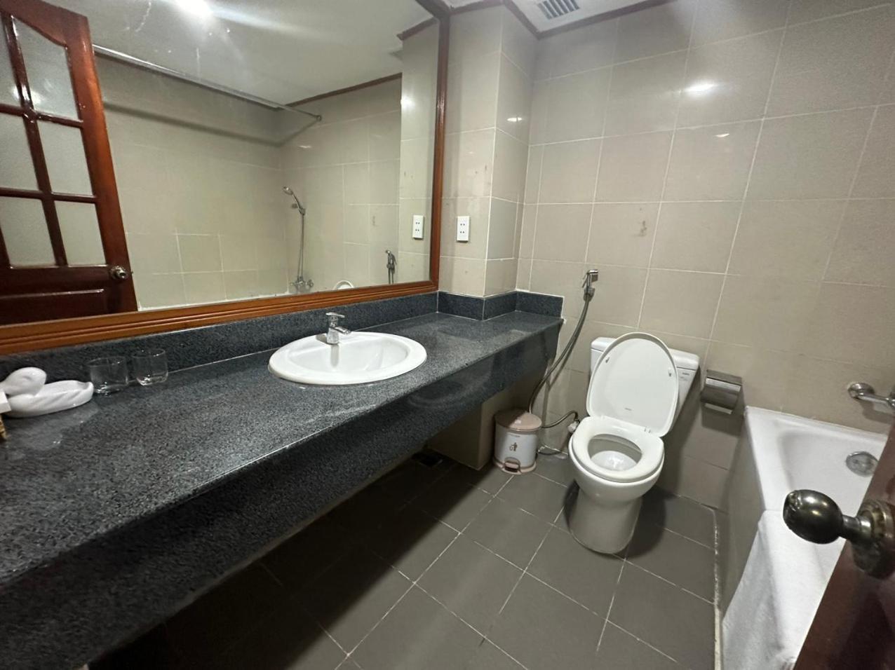 Ngoc Thu Hotel Soc Trang Esterno foto
